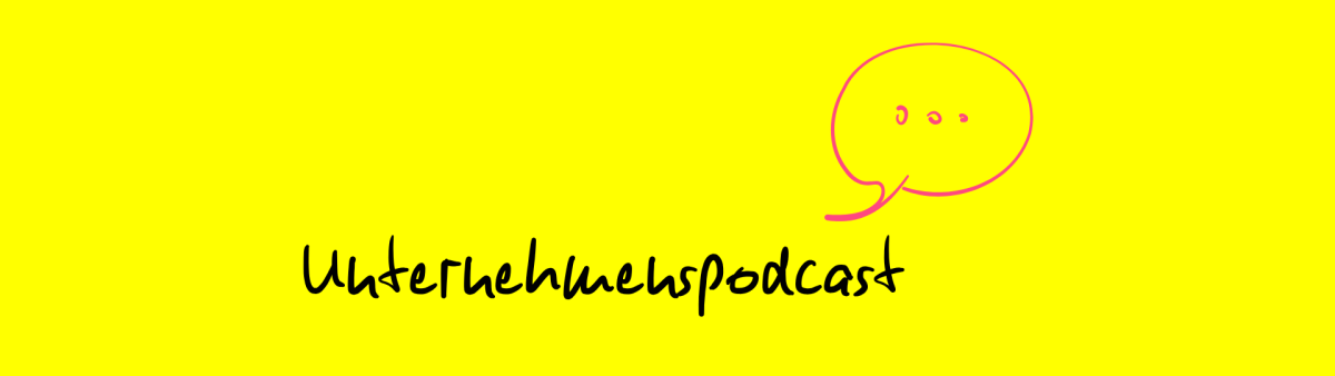 Grafik auf gelbem Hintergrund mit der handschriftlichen schwarzen Aufschrift ‚Unternehmenspodcast‘ sowie zwei pinken Sprechblasen mit Auslassungspunkten.